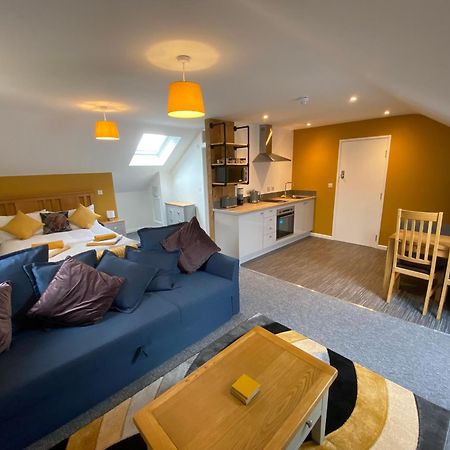 Modern Studio Apartment Set Beneath The Black Mountains A Stones Throw From The Offas Dyke Path Clodock Exterior foto