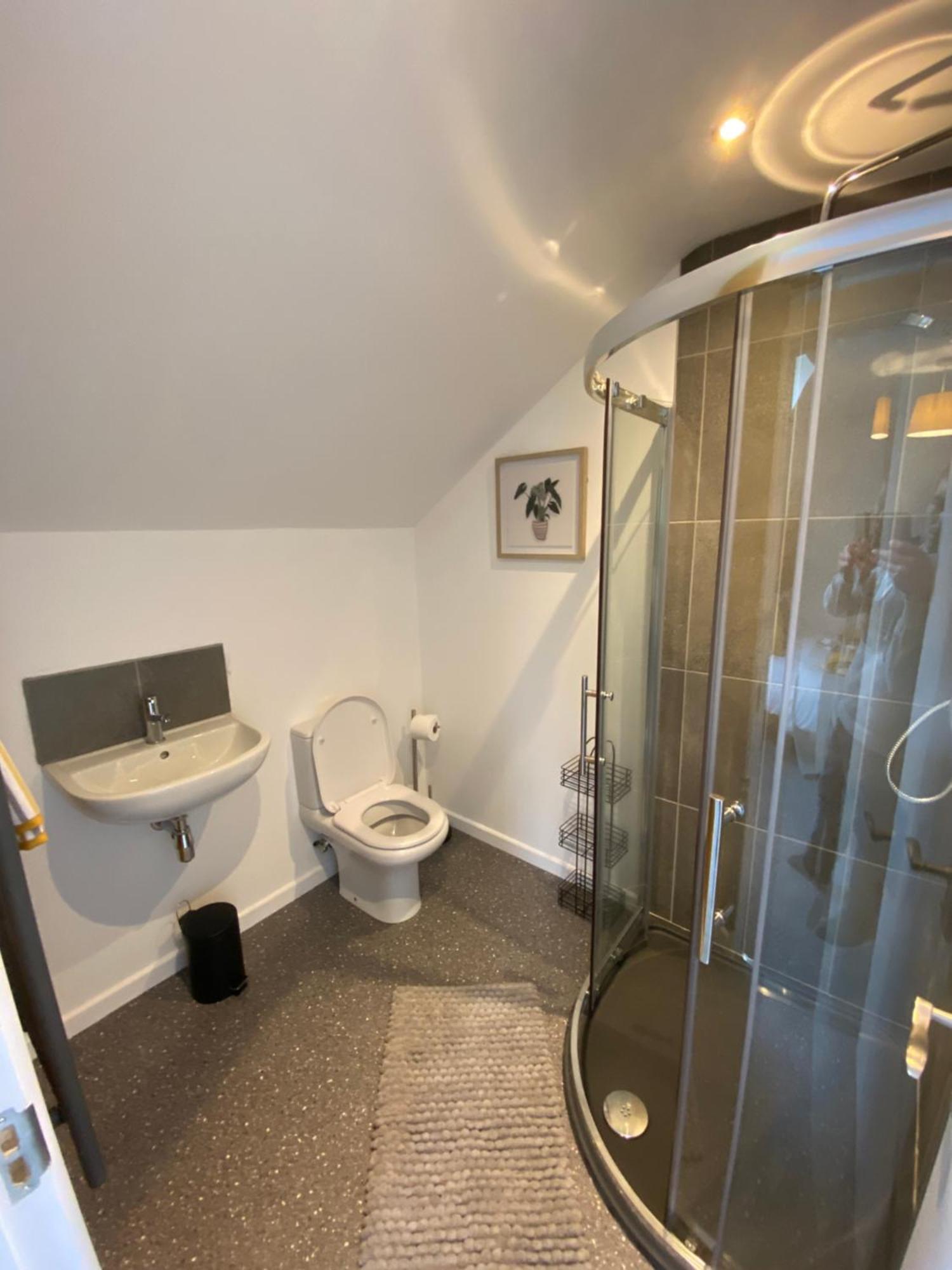 Modern Studio Apartment Set Beneath The Black Mountains A Stones Throw From The Offas Dyke Path Clodock Exterior foto