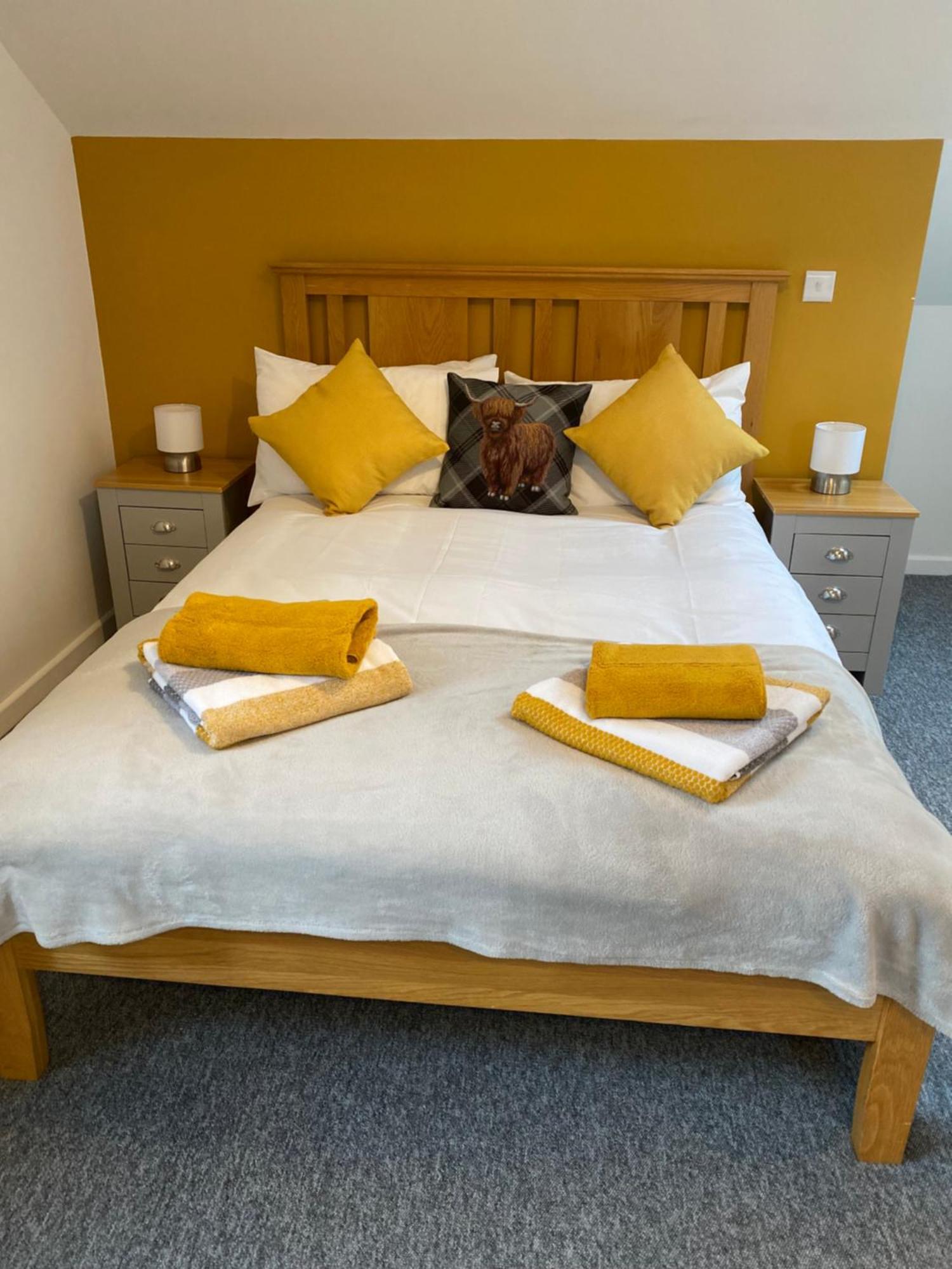 Modern Studio Apartment Set Beneath The Black Mountains A Stones Throw From The Offas Dyke Path Clodock Exterior foto